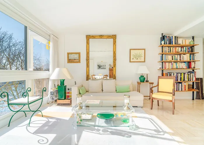 Lovely With View Appartement Parijs