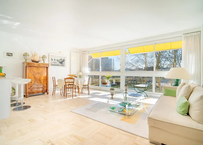 Lovely With View Appartement Parijs