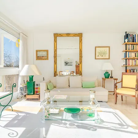 Lovely With View Appartement Parijs