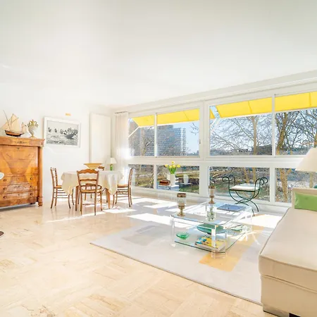 Lovely With View Appartement Parijs